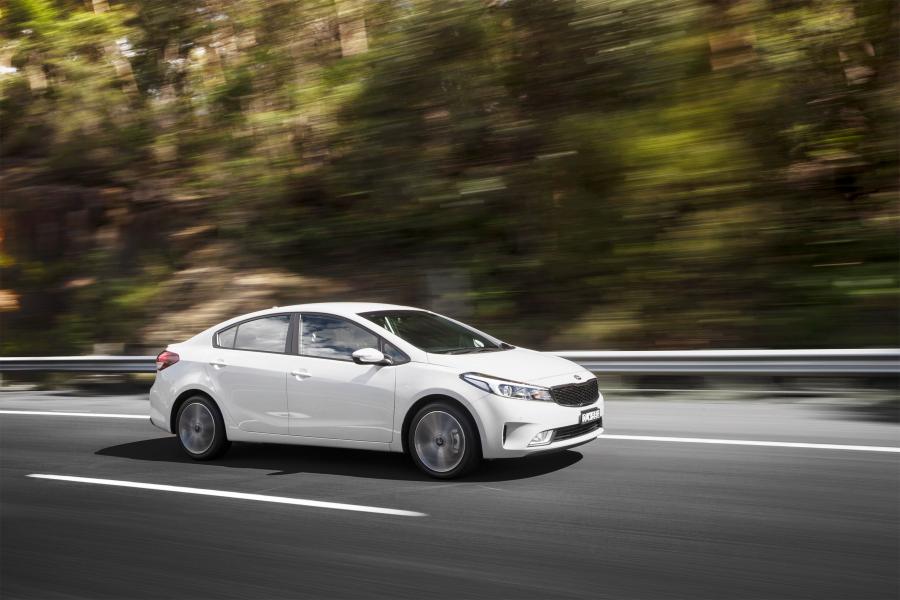  Kia Cerato Sport Sedan 2017 года  (AU) (фото 4 из 8)